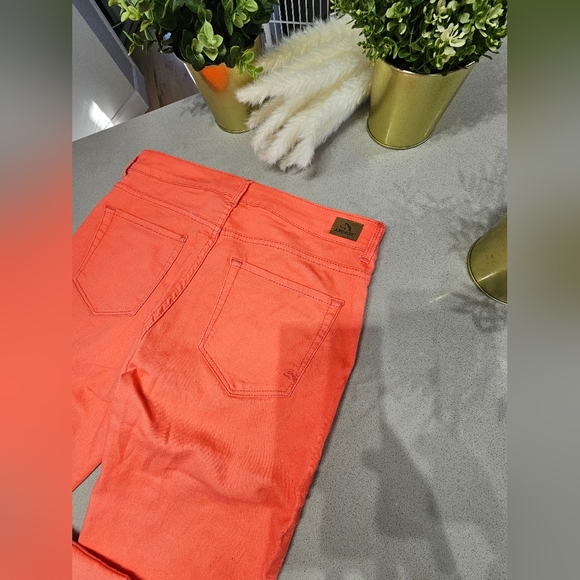 NWOT JORDACHE Superbe pantalon 7/8 neuf, extensible, de couleur corail - Picture 6 of 7
